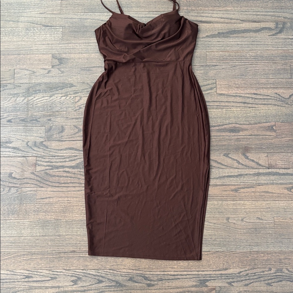 Elegant Brown Midi Dress - Picture 2 of 13